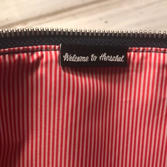 NWOT {Herschel} Clutch - Picture 7 of 8